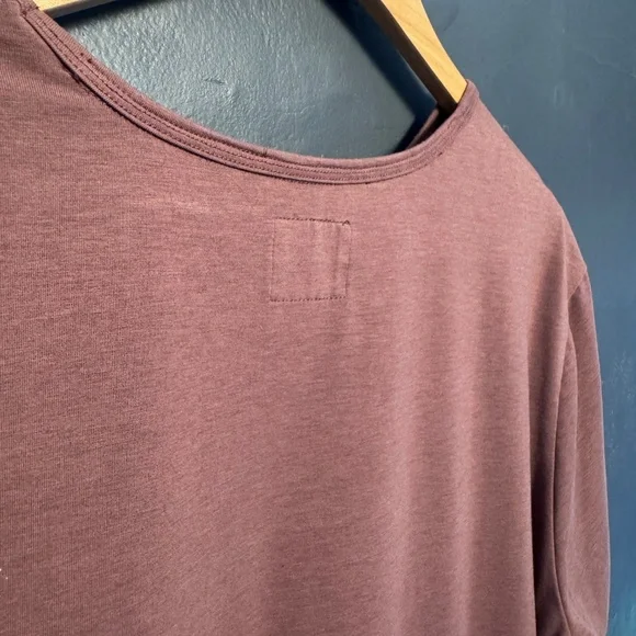 Cuts Clothing Split Hem T-shirt - Picture 3 of 6